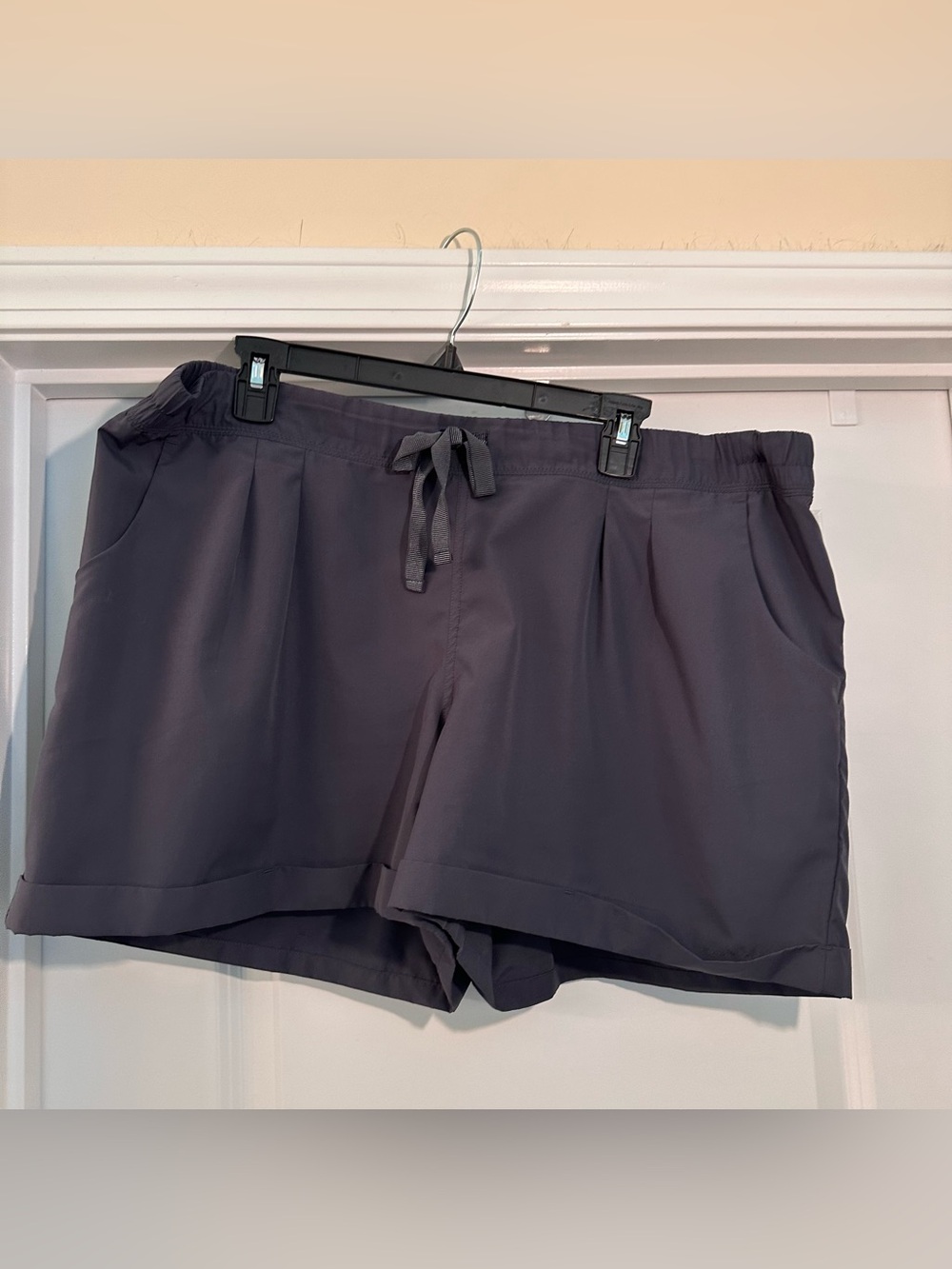 Hanes sport shorts. Waterproof. 2XL. Gray shorts.